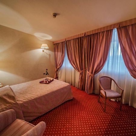 Hotel Valdarno Монтеварки Экстерьер фото