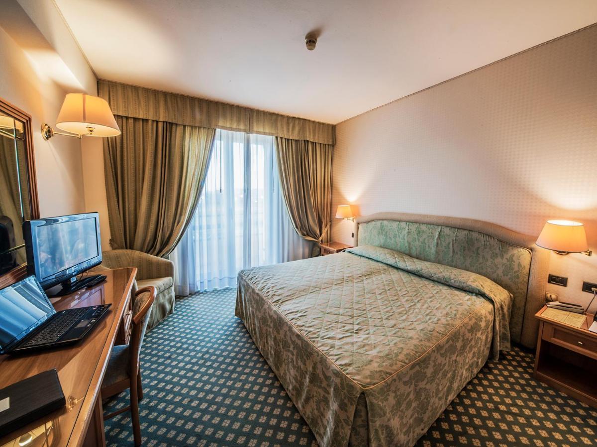 Hotel Valdarno Монтеварки Экстерьер фото