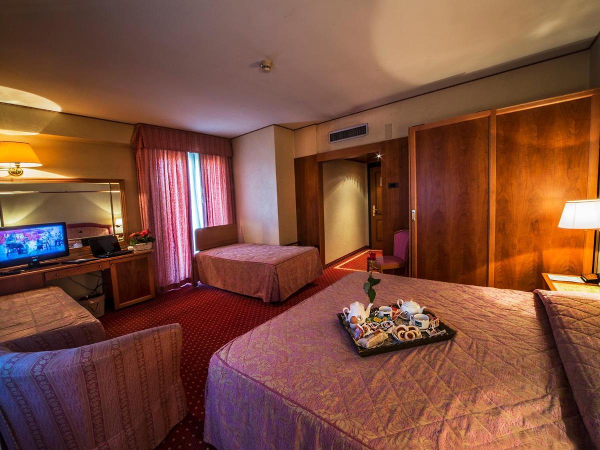 Hotel Valdarno Монтеварки Экстерьер фото