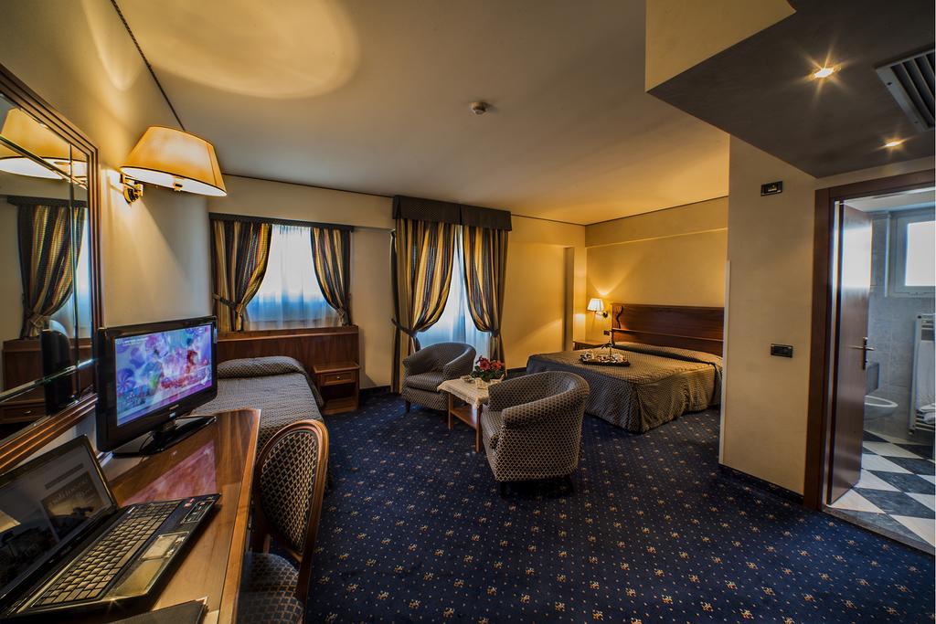 Hotel Valdarno Монтеварки Экстерьер фото