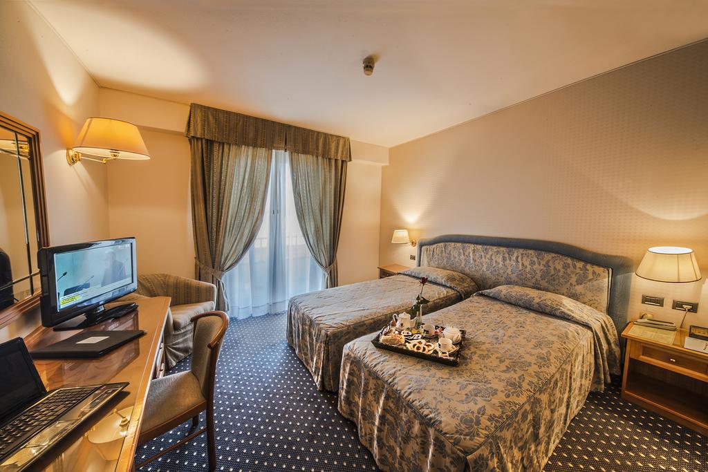Hotel Valdarno Монтеварки Экстерьер фото