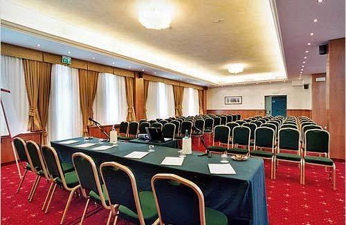 Hotel Valdarno Монтеварки Экстерьер фото